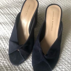 Navy Laurel Open Toe Twisted Heel Suede Mules, sz8